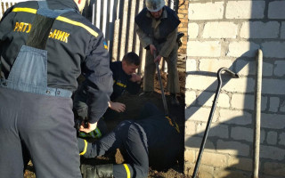 В Днепропетровской области годовалый малыш провалился в яму туалета: фото