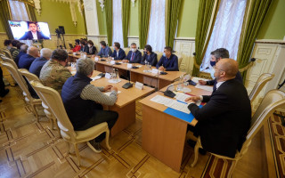 Зеленський влаштував зустріч із учасниками трьох революцій: обговорили народовладдя, фото