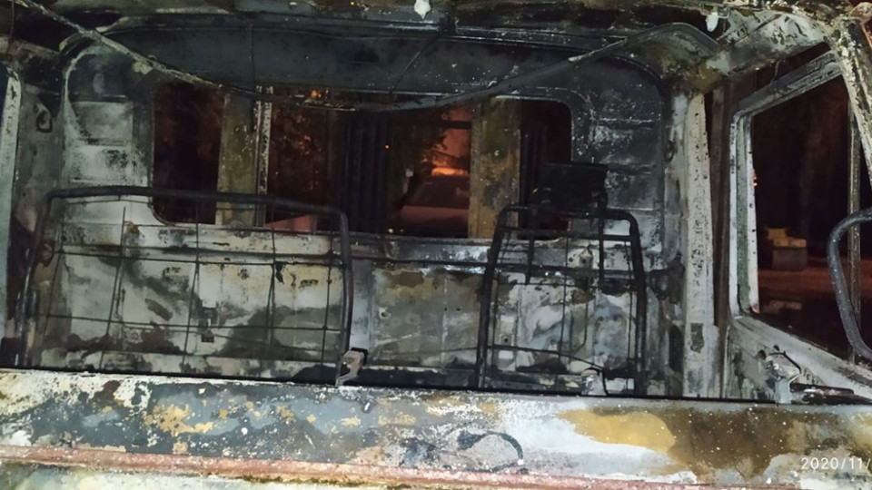 В Одессе на стоянке сгорели два автобуса и эвакуатор: фото