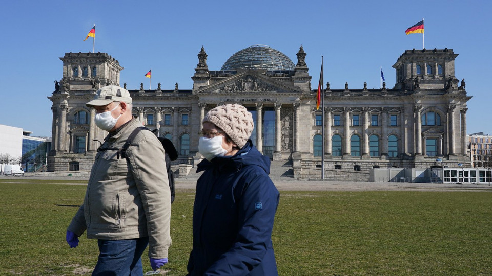Немцы будут жить в условиях локдауна до конца года: Германия продлит карантин