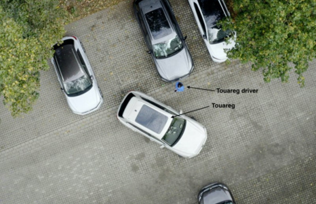 Volkswagen Touareg научился парковаться без водителя в салоне