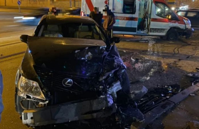 В Одессе произошло серьезное ДТП с участием скорой и Lexus, фото