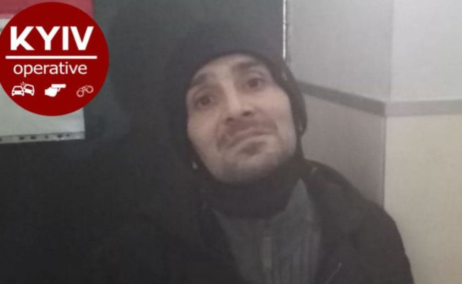 Орудовал в супермаркете: в Киеве поймали «шоколадного» вора, фото