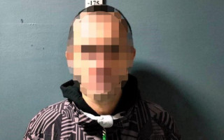 В Киеве мужчина вонзил нож в живот прохожего