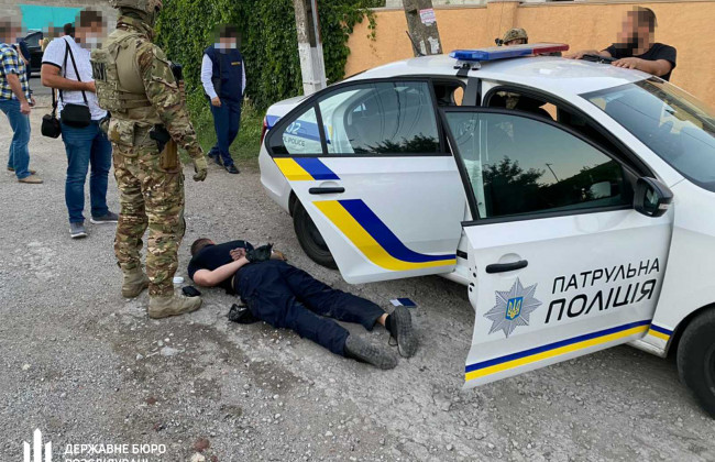 «Вибивали» гроші та збували привласнені наркотики: на Донеччині судитимуть колишніх поліцейських