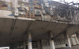 В Киеве с корпуса КПИ снесут мозаичное панно ради утепления фасада: фото