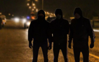 В Киеве трое парней до смерти забили мужчину: хулиганам сообщили о подозрении