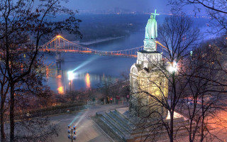 В Киеве пытались украсть знаменитый бинокль с Владимирской горки: фото