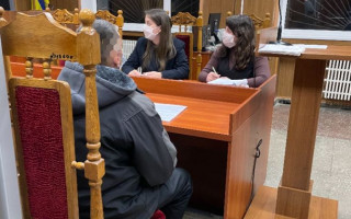 Выдавал себя за 13-летнего парня: мужчина совершил развратные действия в отношении ребенка