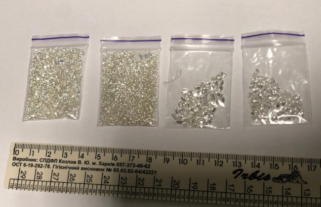 В Борисполе у пассажиров нашли бриллианты на 15 миллионов: прятали в нижнем белье