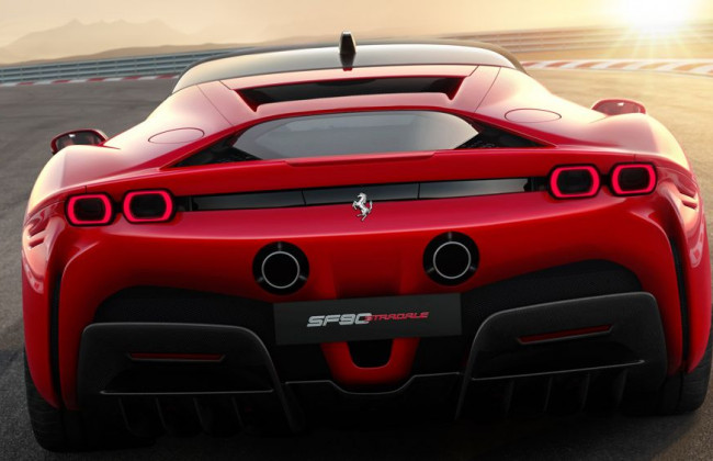 Назвали 10 самых «дальнобойных» суперкаров