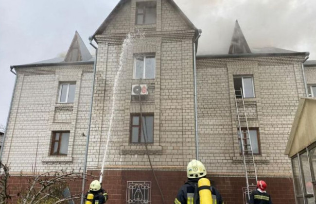Предотвращен взрыв: в Киеве горел трехэтажный жилой дом