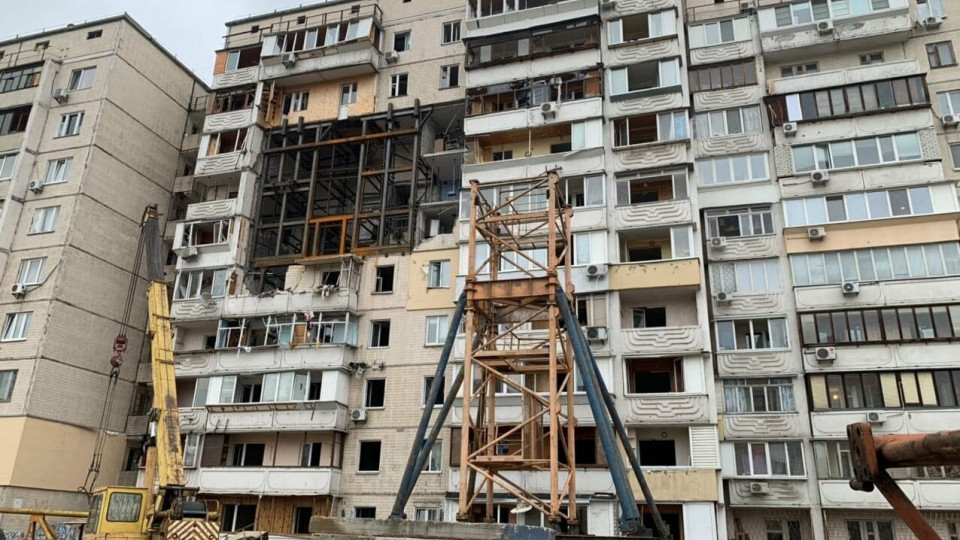 Взрыв в многоэтажке на Позняках: дом укрепляют внутри, фото