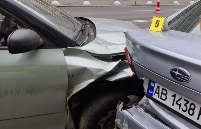 В Киеве водитель такси уснул за рулем и устроил смертельное ДТП: фото