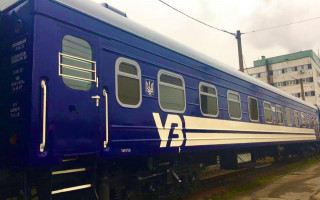 Укрзализныця изменит цвет пассажирских вагонов: фото