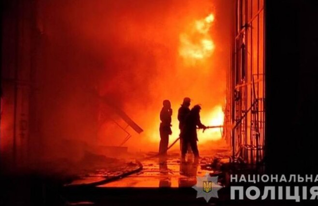 Мощный пожар на харьковском рынке «Барабашово»: полиция подозревает поджог