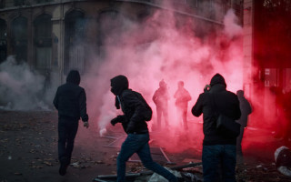 Штраф за сьемку полицейского: во Франции сотни тысяч человек протестуют против нового закона, фото