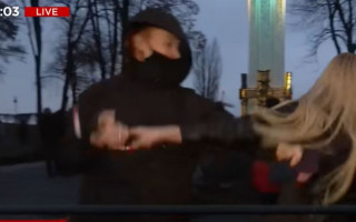 В Киеве напали на журналистку NEWSONE в прямом эфире: реакция полиции и НСЖУ, видео