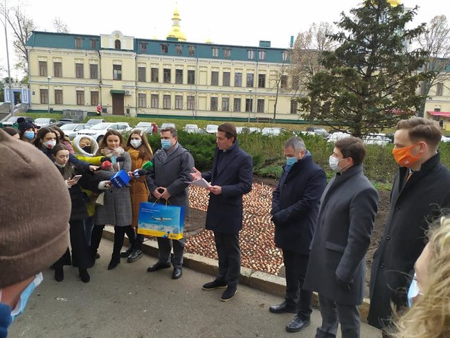 В центре Киева высадили 100 тысяч тюльпанов, подаренных Нидерландами: фото