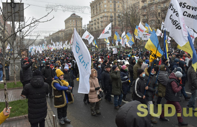 Протестующие ФОПы готовятся ночевать в Октябрьском дворце