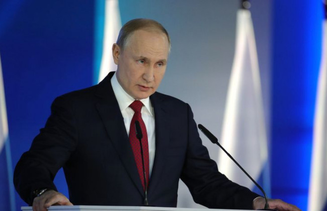 Путин поручил начать масштабную вакцинацию от коронавируса в РФ