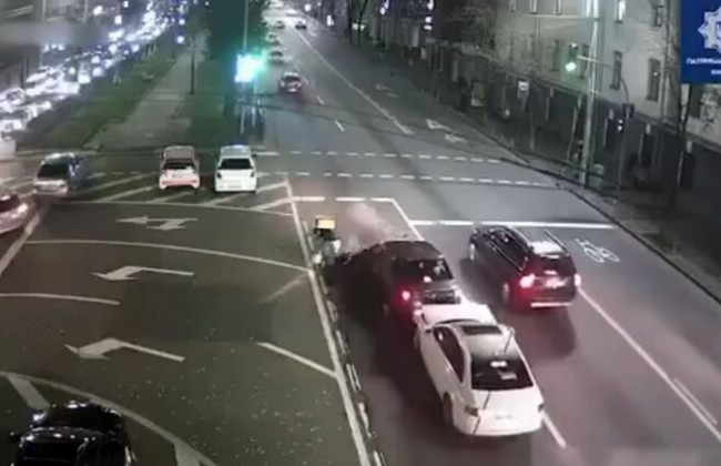 В Киеве судья Антикорсуда попал в ДТП: видео момента аварии