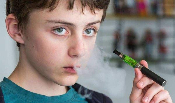 Рада посилила відповідальність за продаж електронних сигарет дітям: прийнято закон