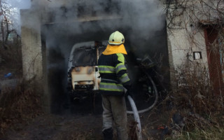 Под Киевом в частном гараже сгорел автомобиль