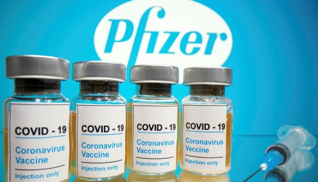 Британія першою у світі схвалила вакцину проти COVID-19: перші дози надійдуть найближчими днями