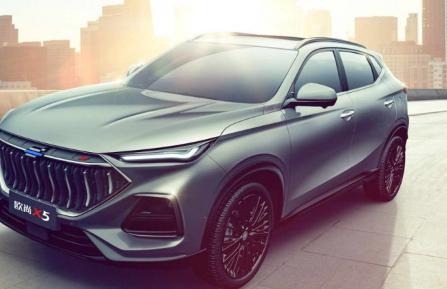 Китайцы вывели на рынок кроссовер всего за 10 000 долларов, видео