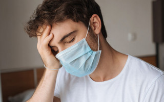 Слабость и апатия: врач заявил, что коронавирус может вызывать затяжную депрессию