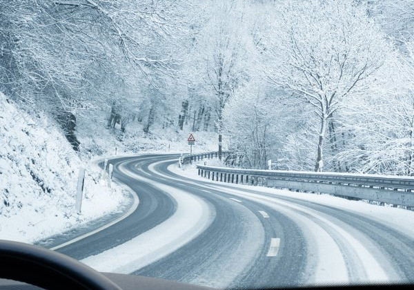 Как избежать ДТП на зимней дороге: советы водителям