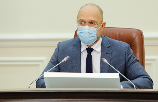 Якщо працюють за сумісництвом або є ФОПом і найманим працівником одночасно: хто не зможе отримати допомогу 8 тисяч грн