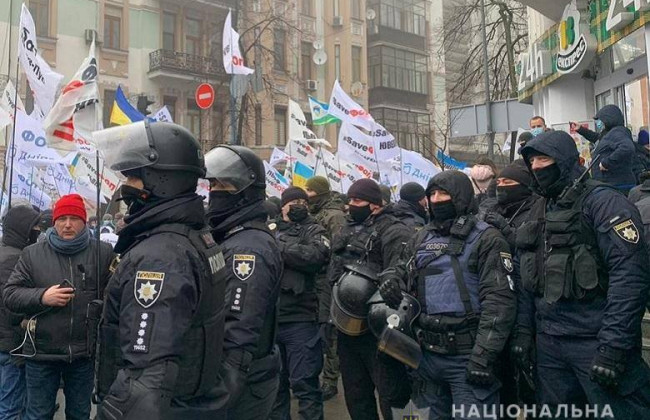 ФОПовцы блокируют движение транспорта и ограничивают доступ нардепов к ВРУ: полиция предупредила организаторов, фото