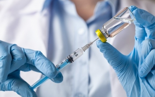 Половина населения Украины будет привита от коронавируса в 2021 году: что известно