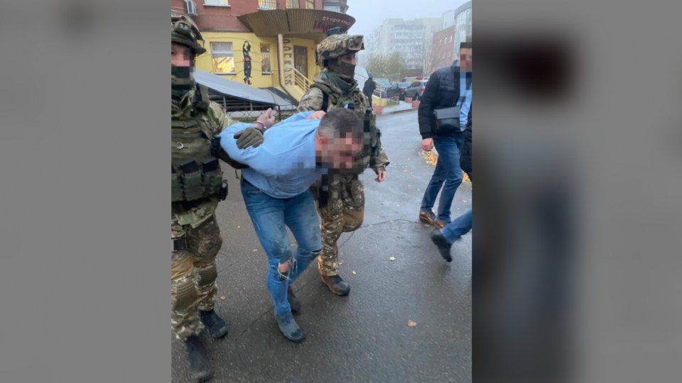 Задушили і хотіли залити бетоном: у Києві затримали підозрюваних у вбивстві столичного музиканта