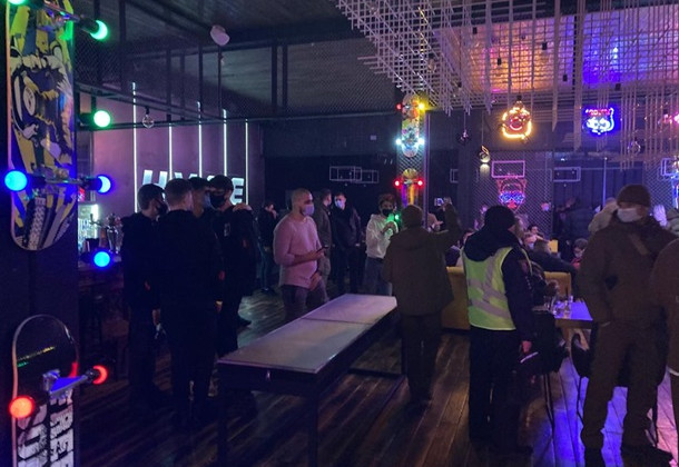 В Киеве закрыли ночной клуб за нарушение правил карантина