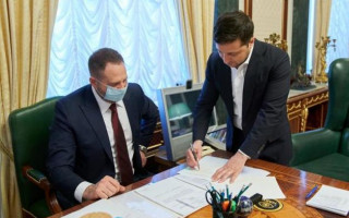 У Єрмака вп’ятеро більше радників, ніж у Зеленського: Президент позбавлений експертної інформації
