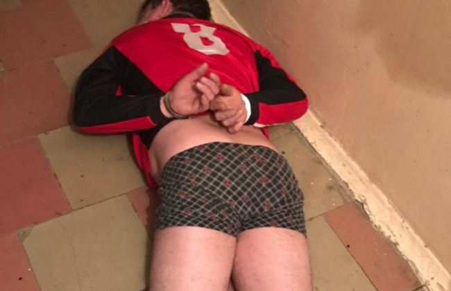 В Киеве мужчина избивал женщину и ребенка