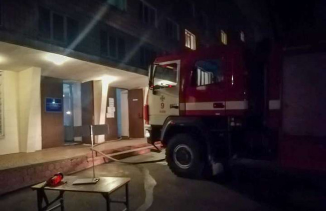 В Києві спалахнула пожежа у гуртожитку медичного університету