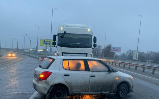 Дорога, как стекло: в Киевской области – антирекорд по количеству ДТП из-за непогоды, фото