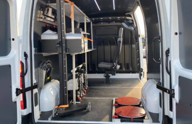 Поліція отримала унікальні автомобілі-техстанції, відео