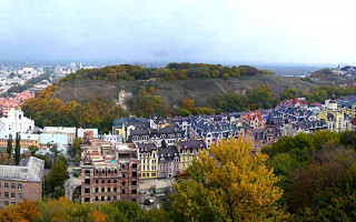 В Киеве на Замковой горе обнаружили таинственный монолит: фото