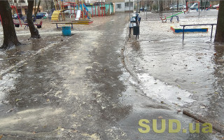 Гололед в Киеве: врачи рассказали, как ходить по городу, чтобы не сломать руки и ноги