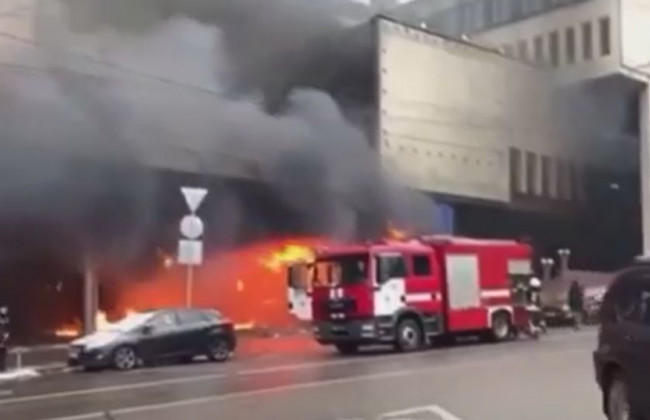 Мощный пожар в центре Киева: появилось видео инцидента