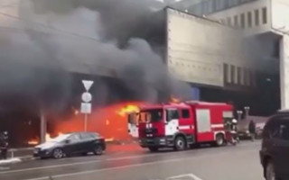 Мощный пожар в центре Киева: появилось видео инцидента
