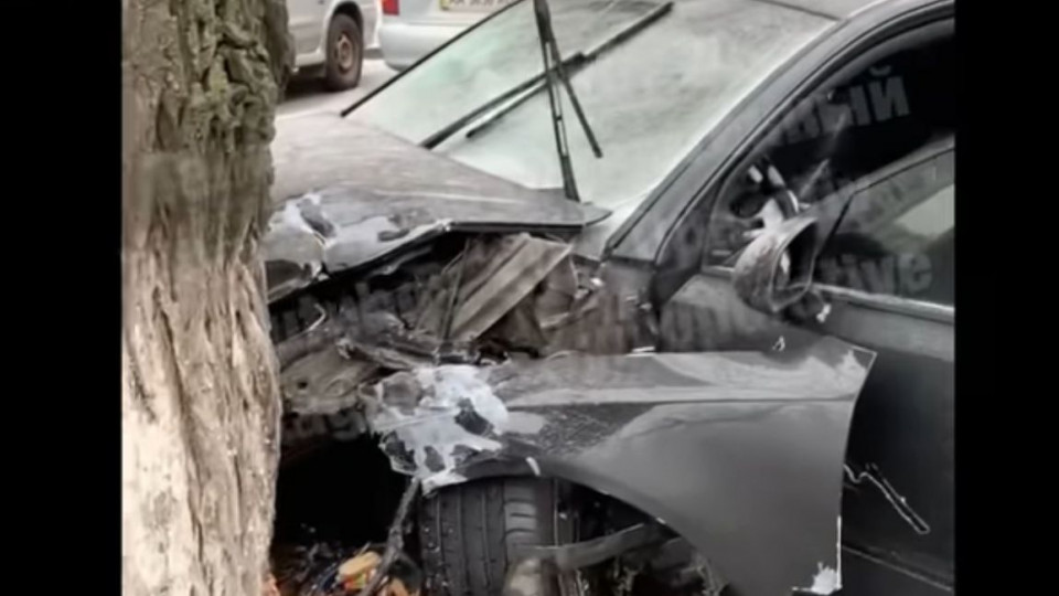 Audi на летней резине устроила масштабное ДТП в Киеве, фото