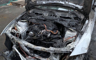 В Киеве сгорел припаркованный автомобиль BMW: фото