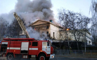 Мощный пожар в полтавском кинотеатре: полиция установила личность погибшего