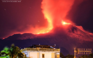 На Сицилии проснулся вулкан Этна: впечатляющие фото